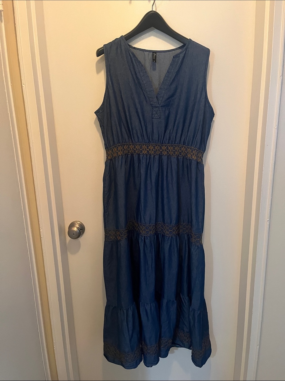 Sleeveless Blue Midi Dress with stretch stitch  detail - Sz L
